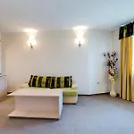 Avalon מלון 3*